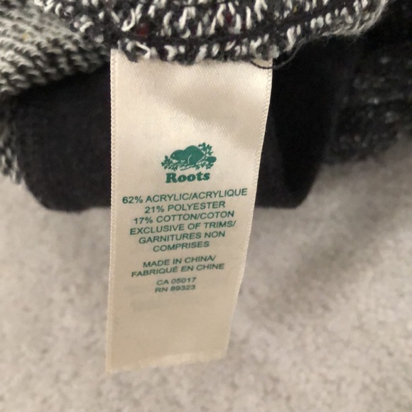 Roots style sweater hoodie size small - Picture 6 of 6